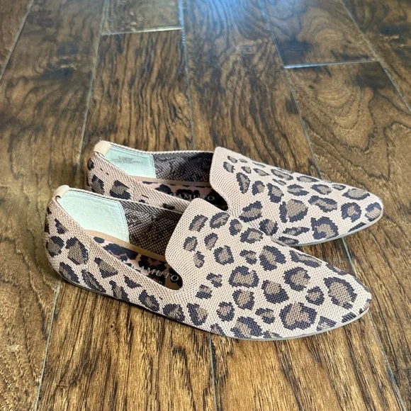 Vince Camuto Brown Leopard Print Flats, size 8.5 - Picture 2 of 9